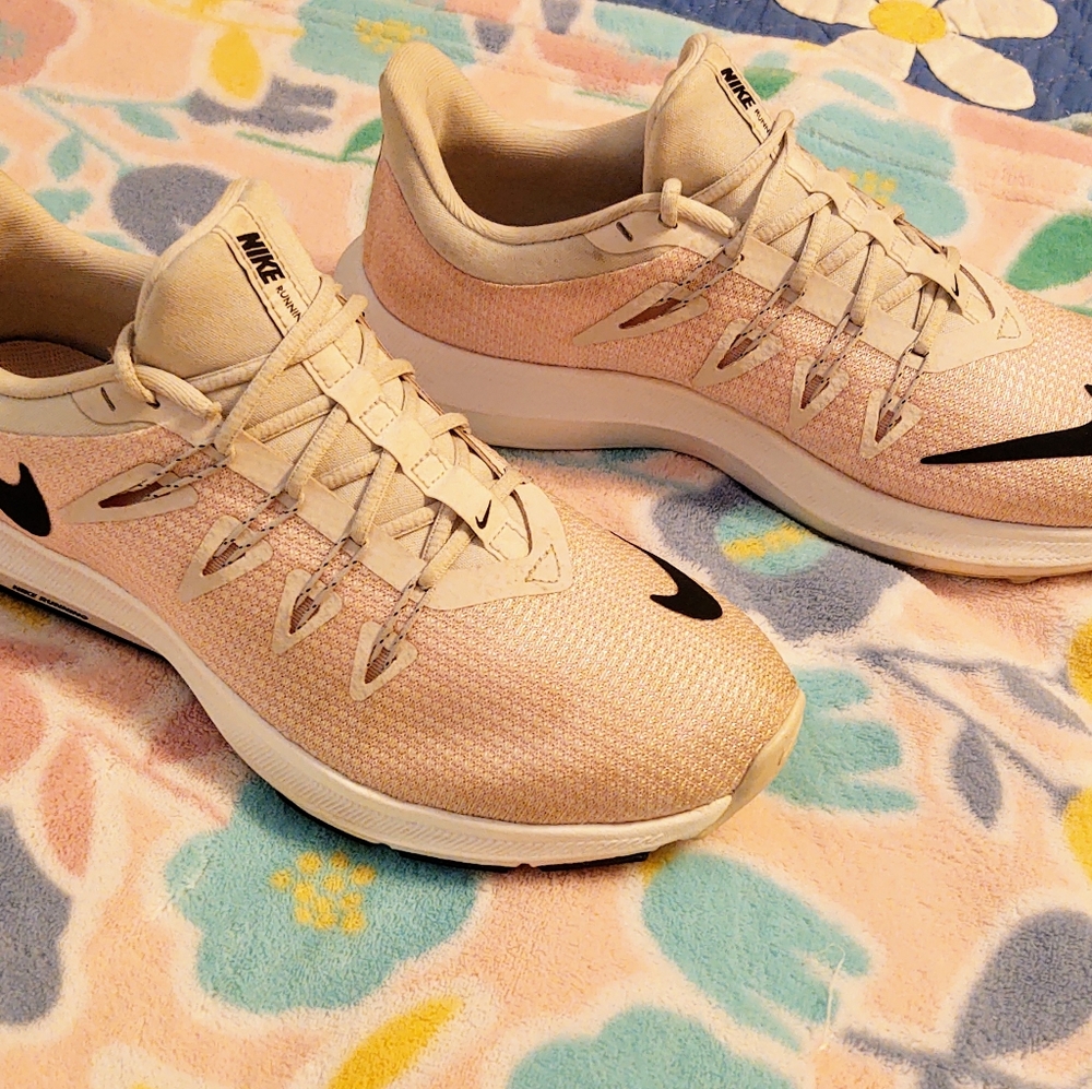 Women's size 8 Nike Quest